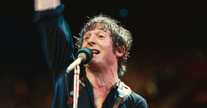 película bruce Jeremy Allen White como Bruce Sprinsteen en 'Deliver me from nowhere' |Fuente: comingsoon.net