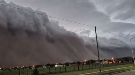 VIDEO IMPRESIONANTE: Aterradora 'muralla' de tormenta envuelve una localidad argentina