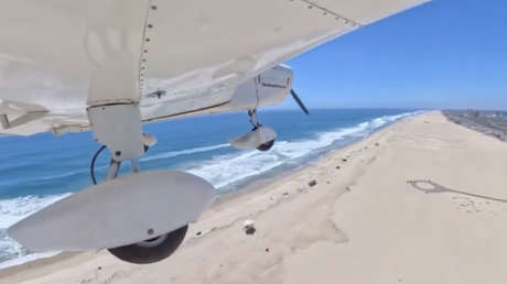 Piloto realiza aterrizaje de emergencia playero sobre arenas de California (VIDEO)
