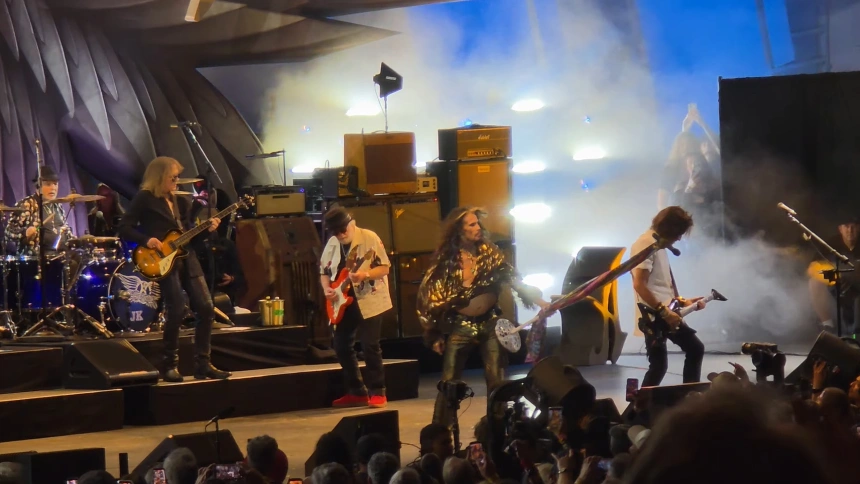 Aerosmith regresa a los escenarios -rodeado amigos- con Joey Kramer y Dave Grohl a la batería